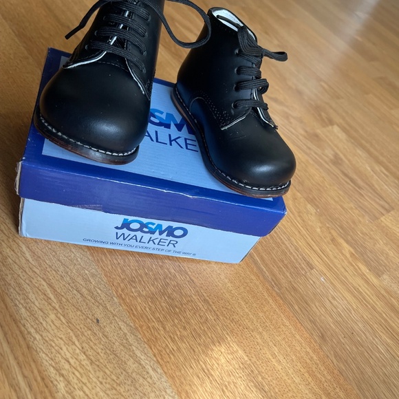 Josmo walking shoes - Picture 3 of 4